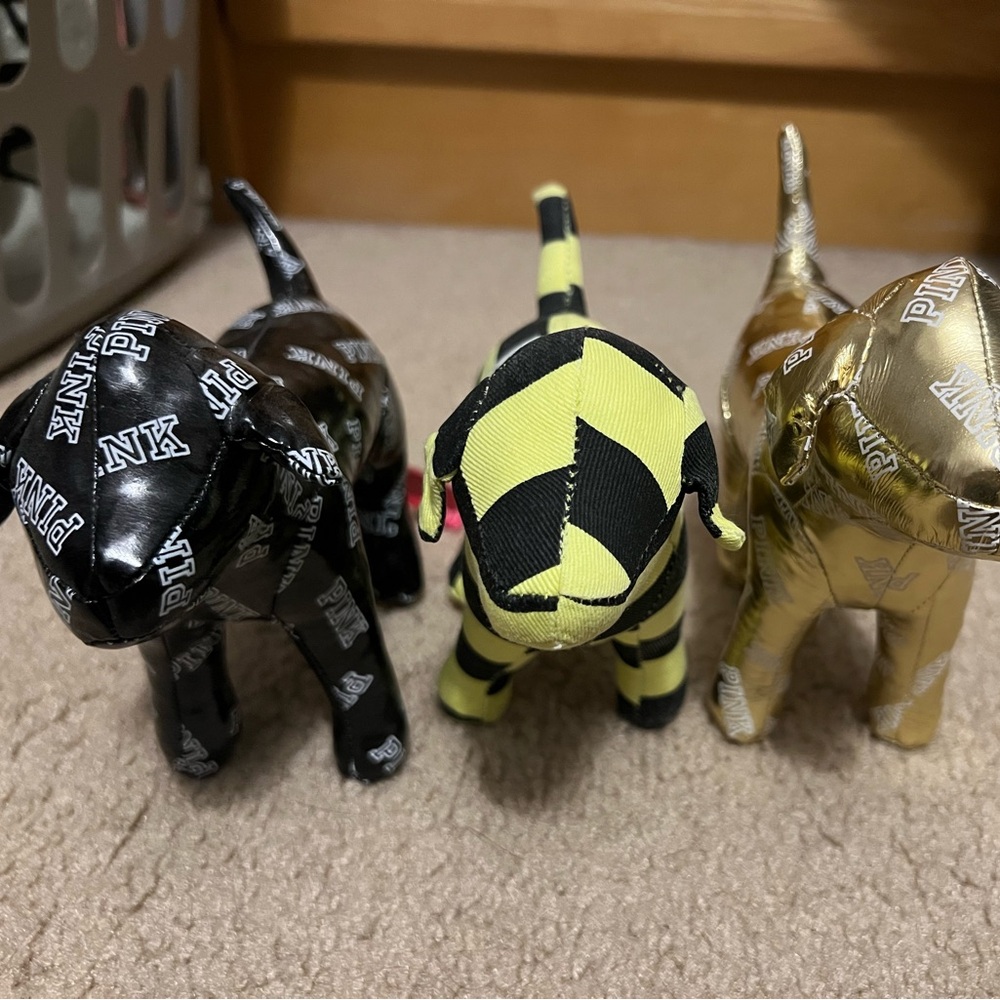 VS Pink Dogs